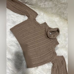 Long sleeve turtleneck sweater.